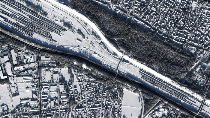 Munich Memutih Akibat Salju Snow covers the Olympic Park at Munich, Germany, December 3, 2023. Maxar Technologies/Handout via REUTERS THIS IMAGE HAS BEEN SUPPLIED BY A THIRD PARTY NO RESALES. NO ARCHIVES. MANDATORY CREDIT. DO NOT OBSCURE LOGO