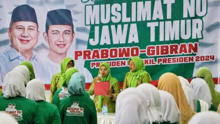 Muslimat NU Jawa Timur deklarasi mendukung pasangan calon nomor urut 2 Prabowo Subianto-Gibran Rakabuming.