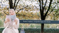 Natasha Rizky menerbitkan buku berjudul Catatan Kronik. Buku yang ditulisnya tersebut berisi kumpulan puisi mengenai kehidupan, instrospeksi diri, hingga ilustrasi kehidupan. Foto: Instagram/natasharizkynew