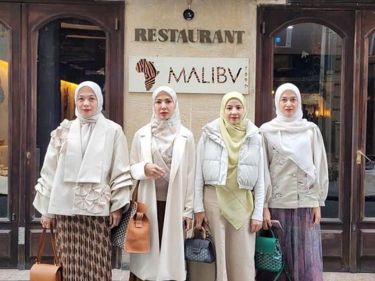 Serunya Natasha Rizky Hunting Kafe Keliling Eropa Bareng Sahabatnya