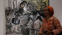 Kegiatan yang digelar oleh Pulitzer Center berkolaborasi dengan Galeri Foto Jurnalistik Antara (GFJA) dan sejumlah seniman tersebut menampilkan 48 karya seni berupa lukisan, karikatur, mural, dan foto jurnalistik yang mengangkat berbagai isu mengenai hutan.  