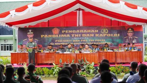 Panglima TNI-Kapolri Beri Pengarahan ke Anggota TNI-Polri di Papua