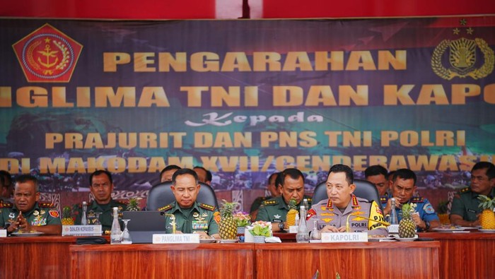 Panglima TNI-Kapolri Beri Pengarahan ke Anggota TNI-Polri di Papua