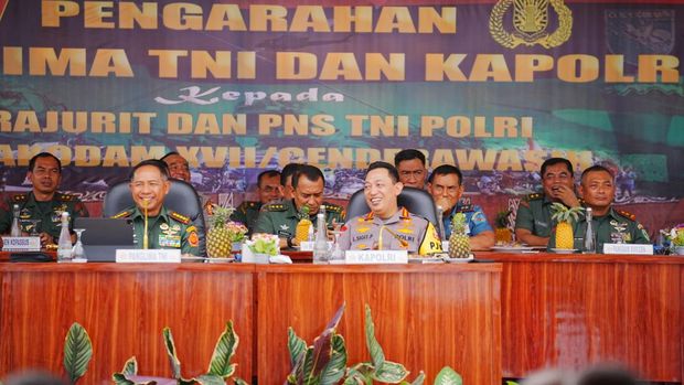 Panglima TNI-Kapolri Beri Pengarahan ke Anggota TNI-Polri di Papua