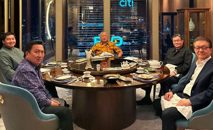 Para konglomerat di Indonesia, yakni Sugianto Kusuma alias Aguan, Prajogo Pangestu, Frangky Wijadja, dan Boy Thohir makan malam bersama kemarin, Kamis (7/12/2023).