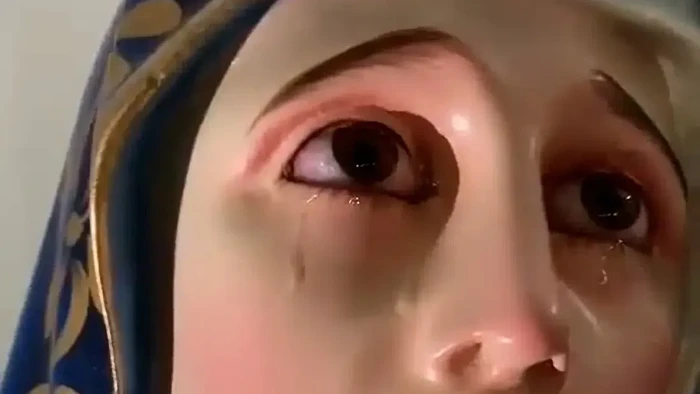 Viral patung Bunda Maria di Meksiko meneteskan air mata di pipinya. Seorang ilmuwan mencoba menjelaskan fenomena ini dari sudut pandang ilmiah.