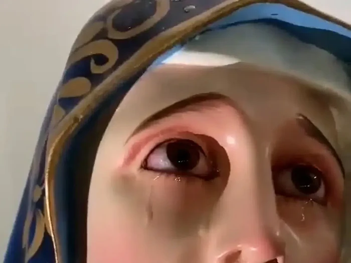 Viral patung Bunda Maria di Meksiko meneteskan air mata di pipinya. Seorang ilmuwan mencoba menjelaskan fenomena ini dari sudut pandang ilmiah.