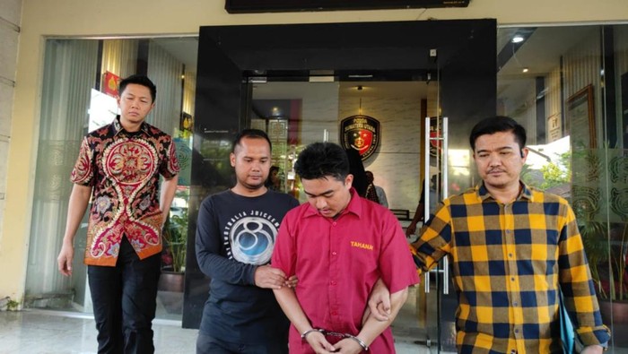 Pelaku sindikat jual beli ginjal berinisial MM saat ditangkap. (Istimewa)