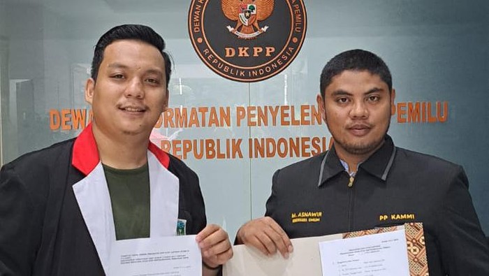 Pengurus Pusat KAMMI laporkan KPU ke DKPP terkait kebocoran data pemilih.