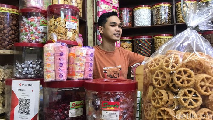 Penjual kue di Pasar Jatinegara, Jakarta Timur. (Damaris Fanuelle Kurnia Candra/detikcom)