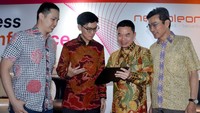 Sebuah tampilan data bersama, dengan bahasa kueri dan alat yang umum memudahkan kolaborasi lintas tim yang memungkinkan tim untuk mendeteksi, menyelidiki, dan merespons insiden dengan cepat, serta membangun ketahanan digital.