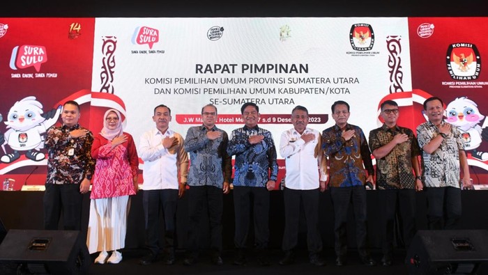 Pj Gubsu Hassanudin saat menjadi narasumber dalam acara KPU. )Dok Dinas Kominfo Sumut)