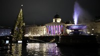Trafalgar Square ini menjadi ikon kota London sejak puluhan tahun lalu.  