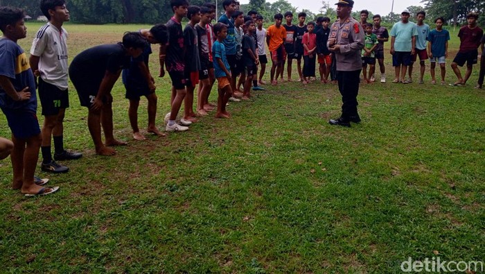 Polisi berikan edukasi kepada remaja di Subang.