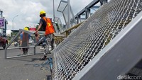 Kepala DPUPRPKP Kota Malang R Dandung Djulharjanto mengatakan, pemasangan pagar pembatas itu merupakan kewenangan dari Pemerintah Provinsi Jawa Timur (Pemprov Jatim).