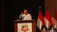 Prabowo mengaku senang dan berterima kasih atas dukungan yang diberikan kepadanya dan Gibran. Dia juga menjelaskan pentingnya peranan pedagang untuk kemajuan ekonomi negara.