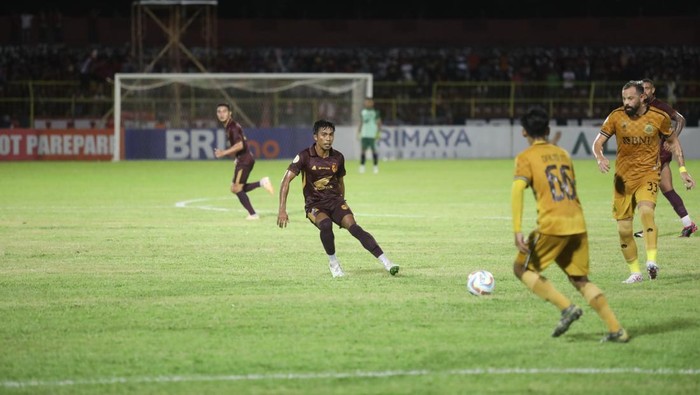 PSM Makassar Vs Bhayangkara FC di Stadion Gelora BJ Habibie dalam laga pekan ke-22 Liga 1 2023/2024.