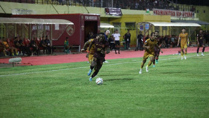 PSM Makassar Vs Bhayangkara FC di Stadion Gelora BJ Habibie, Parepare dalam laga pekan ke-22 Liga 1 2023/2024.