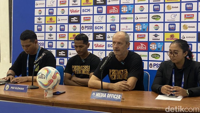 Risto Vidakovic saat sesi jumpa pers usai laga PSS Sleman vs RANS Nusantara di Stadion Maguwoharjo, Jumat (8/12/2023).