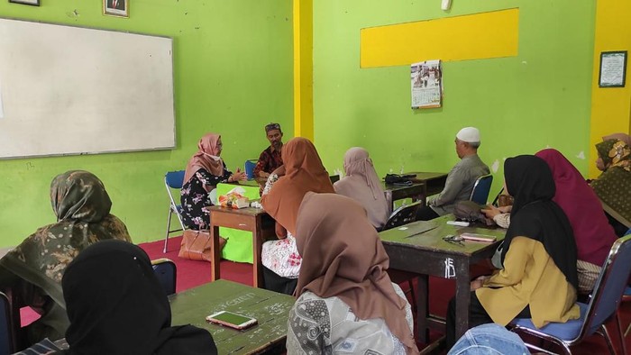 Doa bersama di MTs Muhammadiyah Solo, Jumat (8/12/2023) untuk mendoakan MFA, santri yang dilaporkan terseret arus Pantai Parangtritis.