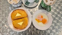 Di sini ada menu set sarapan ala orang Singapura. Nama menunya ada Set Breakfast (Rp 53.000), terdiri dari secangkir kopi O, roti kaya toast dan dua butir telur setengah matang. Foto: detikFood
