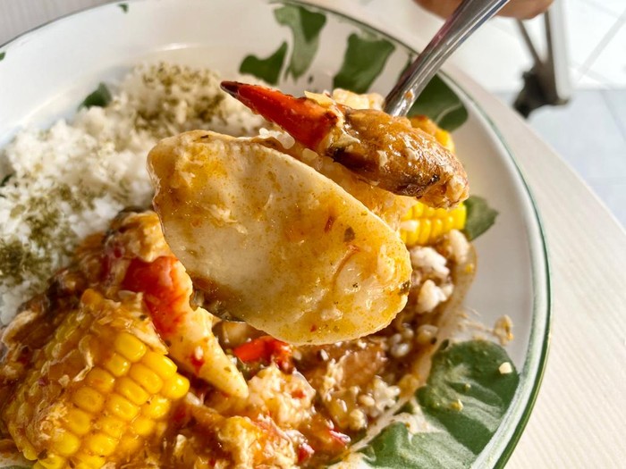 Sarapan ala Singapura! Ada Chili Crab Rice dan Kaya Toast Enak di Kopitiam Ini