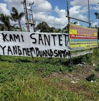 Jangan buang sampah sembarang. Jagalah lingkungan tetap bersih dengan membuang sampah di tempatnya. Yuk bisa, yuk!