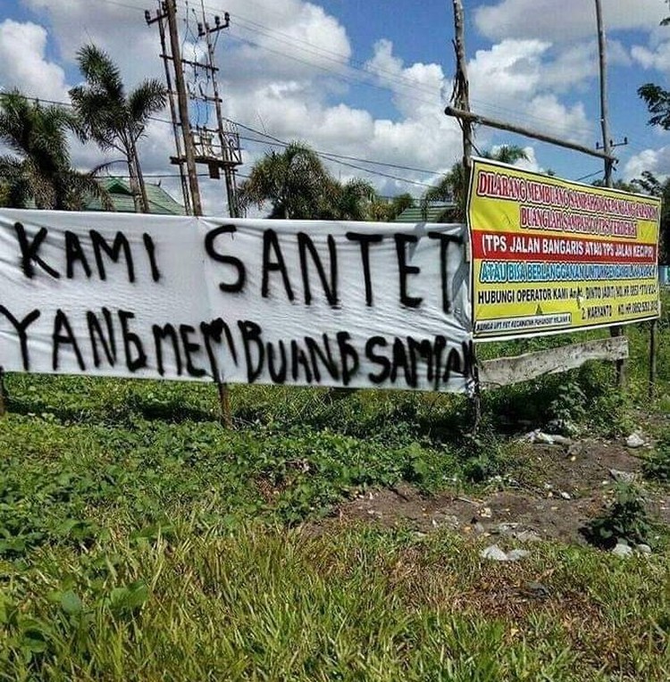 Jangan buang sampah sembarang. Jagalah lingkungan tetap bersih dengan membuang sampah di tempatnya. Yuk bisa, yuk!