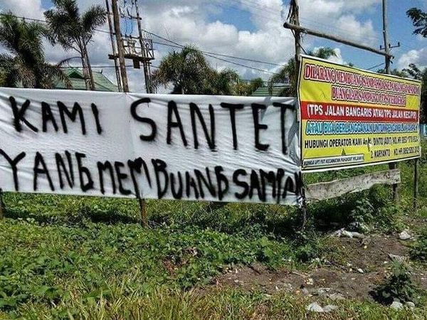 Spanduk Jangan Buang Sampah Sembarangan yang Nggak Biasa, Pake Disumpahin