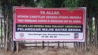 Jangan buang sampah sembarang. Jagalah lingkungan tetap bersih dengan membuang sampah di tempatnya. Yuk bisa, yuk!