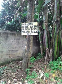 Jangan buang sampah sembarang. Jagalah lingkungan tetap bersih dengan membuang sampah di tempatnya. Yuk bisa, yuk!