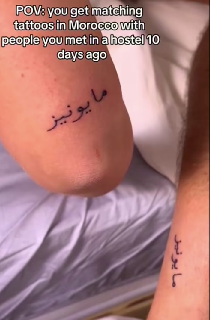 Turis Swedia tato lengan dalam bahasa Arab