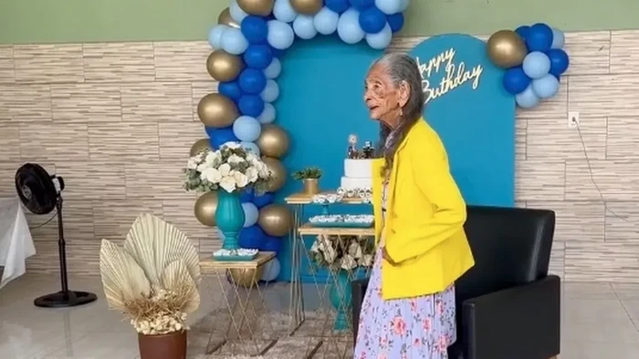 Viral seorang nenek merayakan ultah ke-115 tahun. Dia pun membeberkan rahasia umur panjangnya yang tidak terduga.