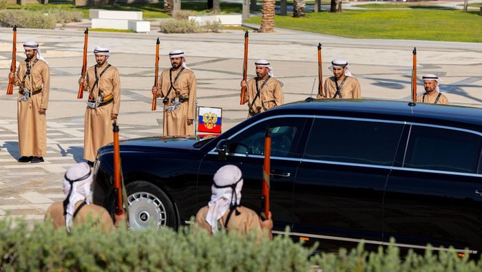 A traditional performance during the arrival of Vladimir Vladimirovich Putin, President of Russia (in vehicle), for a state visit reception at Qasr Al Watan, Abu Dhabi, United Arab Emirates, December 6, 2023. Ryan Carter/UAE Presidential Court/Handout via REUTERS THIS IMAGE HAS BEEN SUPPLIED BY A THIRD PARTY