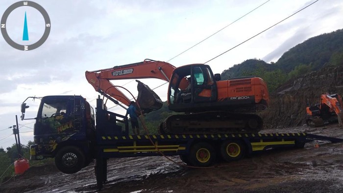 Aktivitas pertamabangan urug di Kalurahan Sampang, Kapanewon Gedangsari, Gunungkidul.