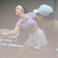 Mengenakan busana crop top, perut rata Anya Geraldine jelas terlihat. “Body anya kek barbie bgt ga sih,” komentar salah seorang netizen. Foto: Instagram/@anyageraldine