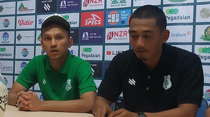 Asisten pelatih PSMS Medan Legimin Raharjo saat memberikan keterangan usai laga. (Foto: Dok PSMS Medan)