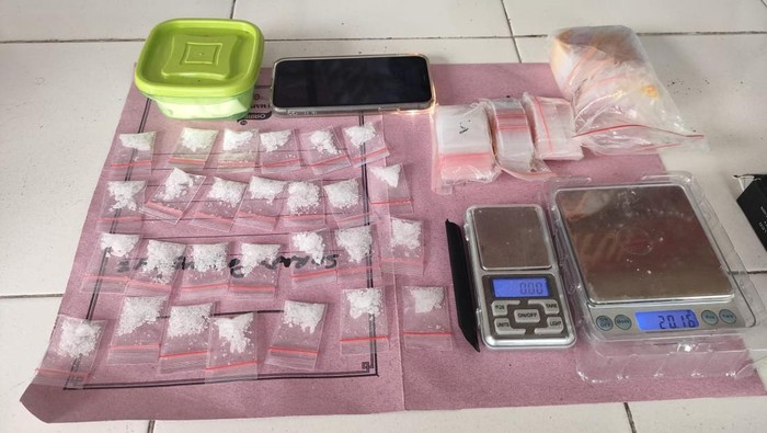 Barang bukti sabu dari dua pria berinisial SU (15) dan AK (22) di Kabupaten Banggai yang diamankan polisi.