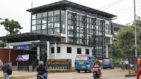 Dengan pengoperasian skybridge ini, pengguna KRL  dari arah sisi selatan atau dari arah Jl. Raya Bojonggede tak lagi keluar masuk di pintu stasiun yang ada di pinggir jalan yang seringkali menimbulkan kemacetan. Aksesnya dialihkan menggunakan Skybridge dari arah terminal ke Stasiun KRL Bojonggede dan sebaliknya, yang menempuh waktu sekitar 3 menit untuk sekali melintas.