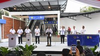 Menteri Perhubungan Budi Karya Sumadi, Sabtu (9/12), meresmikan pengoperasian Skybridge atau Jembatan Penyeberangan Layang, yang menghubungkan Stasiun Kereta Rel Listrik (KRL) Bojonggede dengan Terminal Tipe C di Kabupaten Bogor.