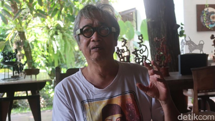 Budayawan Butet Kartaredjasa saat ditemui di kediamannya, Bantul, Sabtu (9/12/2023).