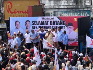 Di Padang, Prabowo Janji akan Basmi Kemiskinan-Percantik Pasar Raya Padang