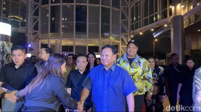 Capres nomor urut 2, Prabowo Subianto nonton bareng (nobar) film ‘Indonesia Dari Timur’ di Epicentrum XXI, Kuningan, Jakarta Selatan (Mulia/detikcom).