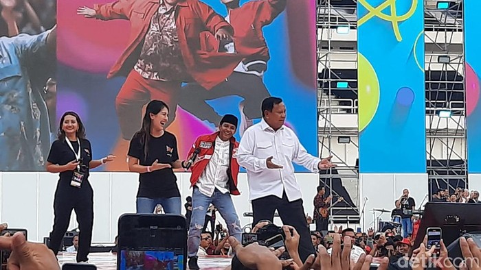 Capres Prabowo Subianto di HUT PSI, Semarang, Sabtu (9/12/2023).