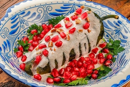 Chiles En Nogada hidangan Natal di Meksiko. (iStock)
