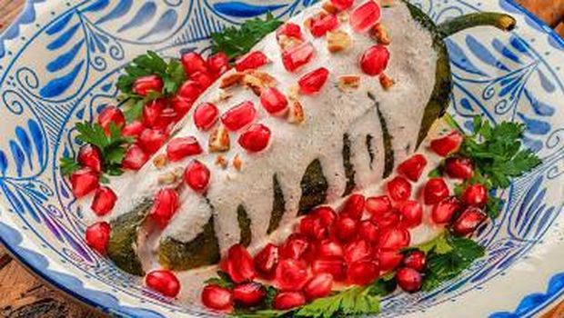 Chiles En Nogada hidangan Natal di Meksiko. (iStock)