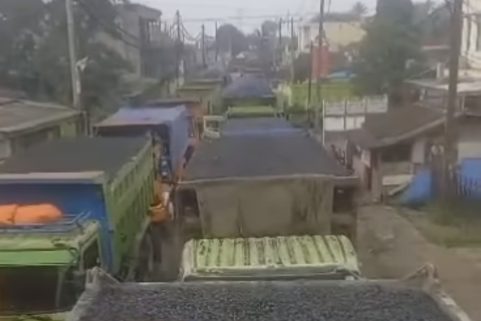 Demo sopir truk di Parungpanjang, Bogor, Jabar, Jumat (8/12/2023).
