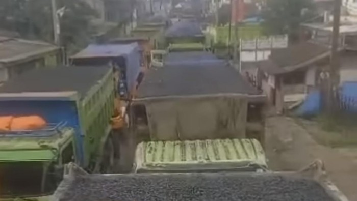 Demo sopir truk di Parungpanjang, Bogor, Jabar, Jumat (8/12/2023).