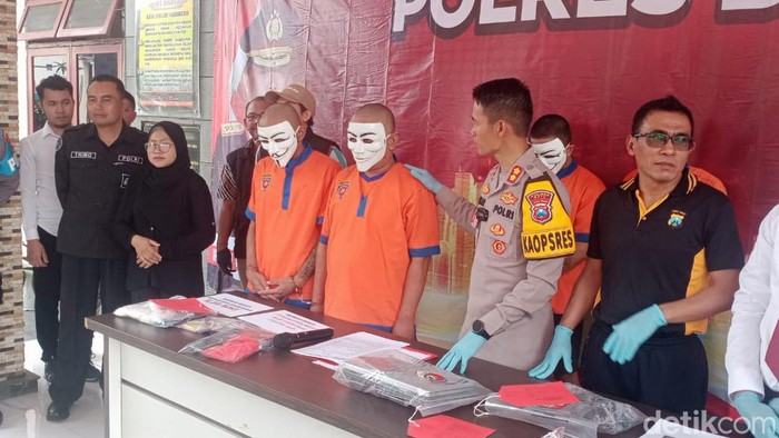 Dua pria pemilik sabu setengah kilogram yang berhasil diringkus di Kota Batu.