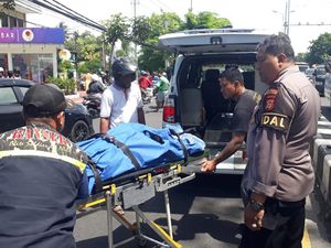 Pejalan Kaki Tewas Ditabrak Truk Sampah Saat Menyeberang Jalan di Kuta